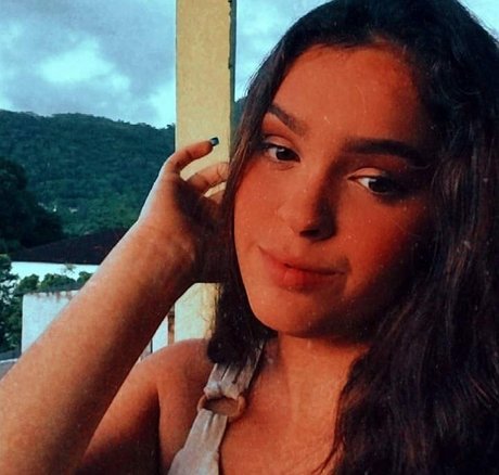 Izabelly Linhares star sexy pics