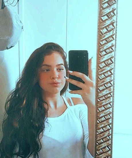 Izabelly Linhares model archive