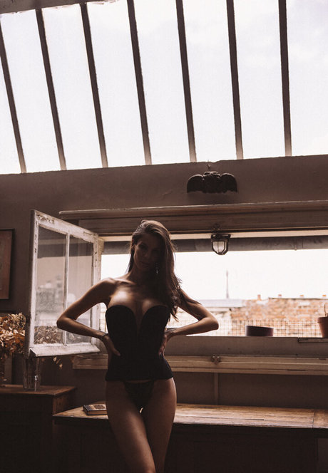 Budai Brigi naked pornstar pics