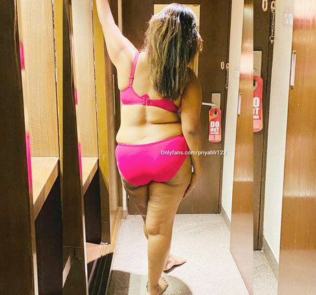 priyablr123 star perfect pics