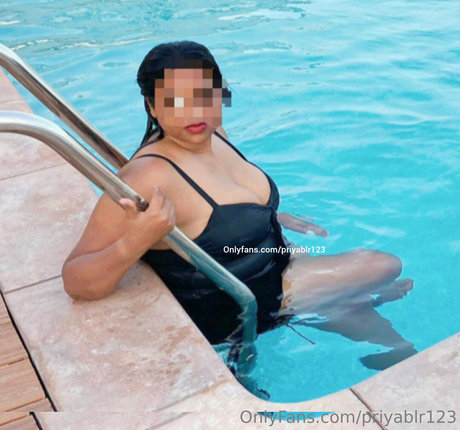 priyablr123 star hd picture