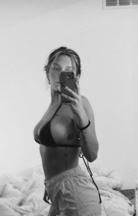 jaderayxo nude model galleries