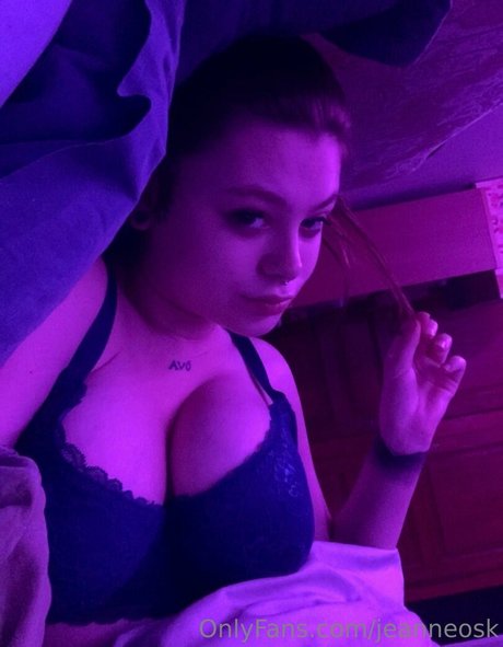 jeanneosk sexy model photo