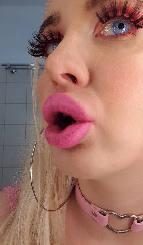 vivianrosefree nude actress pictures