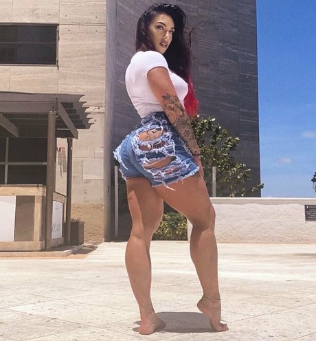 Kayla Rossi pretty star photo