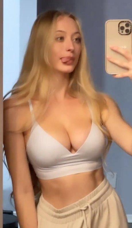 sophia ilysm nudes pornstar photo