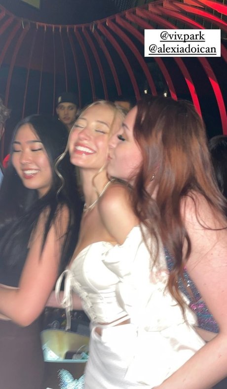 sophia ilysm model art images