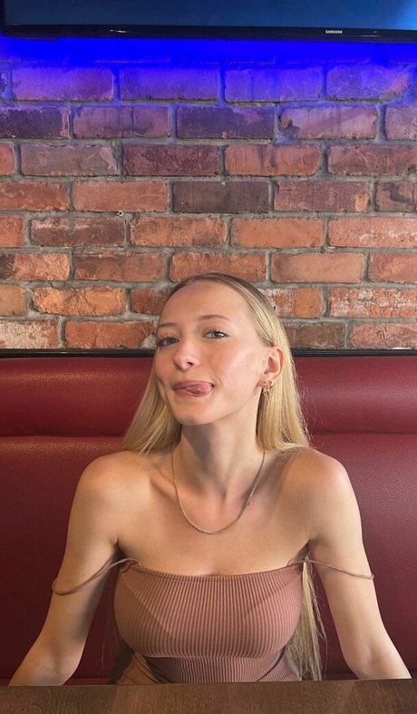 sophia ilysm exclusive model photos