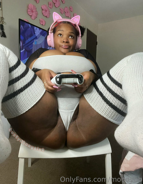 moodybb hot model pic