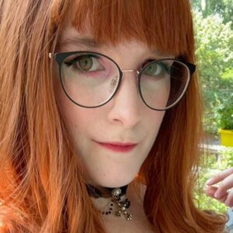 Nerdy Cinnamon erotic model img