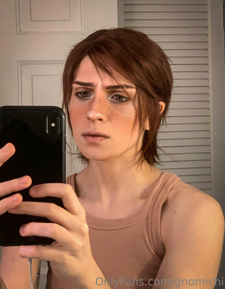 gnomichi sexy model pic