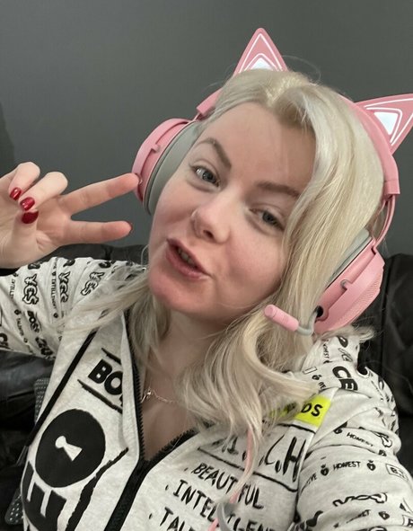 curvydanni model sexy pic