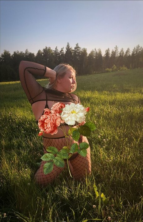 unilaama model sexy photos