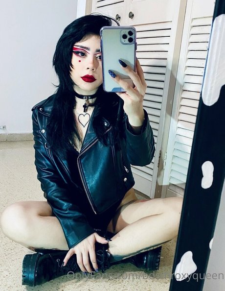 bdsmmistressroxy star hot photos