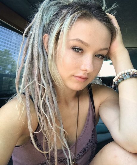 BluTube pretty actress pics