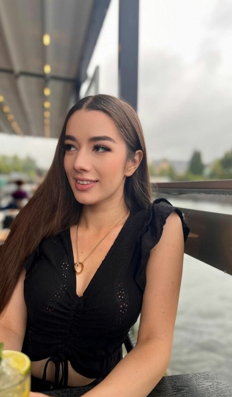 Miss Mikkaa beautiful model img