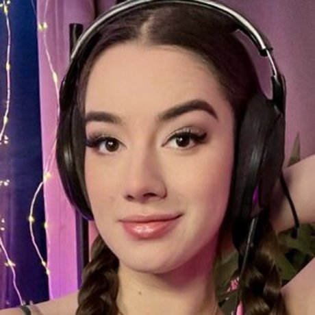 Miss Mikkaa sex model photos