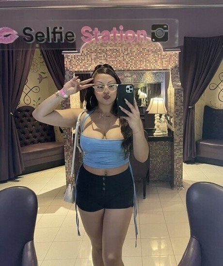 axhcaxh model pornographic pictures