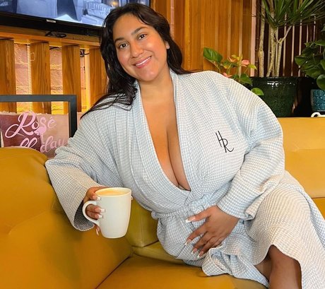 Roserayy pornographic model pics