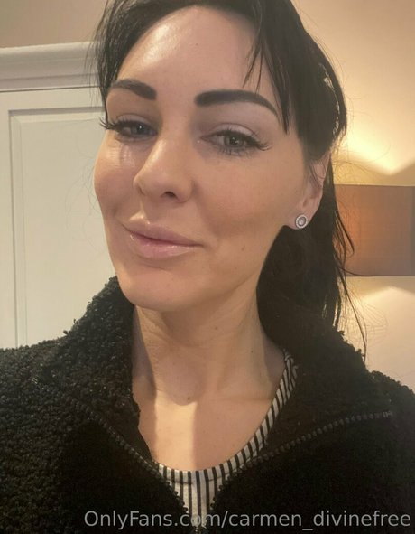 carmen divinefree model naked pics