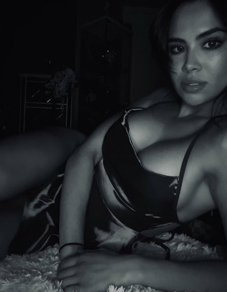 karlaamarie model hot pic