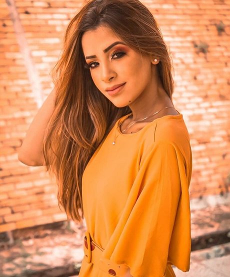 Gabi Araujo model hd pic