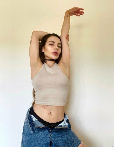 beatrice carti erotic actress image