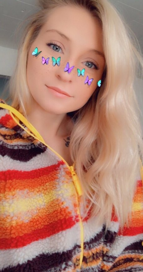 Sunny Bunnnie model naked image