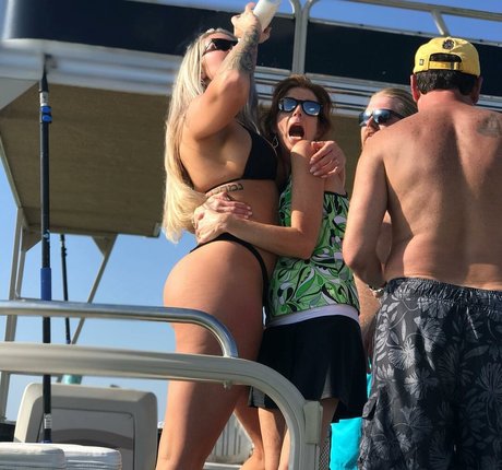 Jordan Elizabeth xxx pornstar img