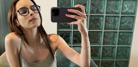 Loren Sun porn actress pics