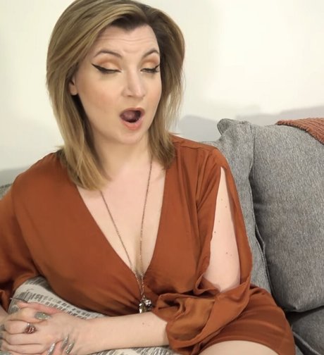 Sesskasays model hot picture