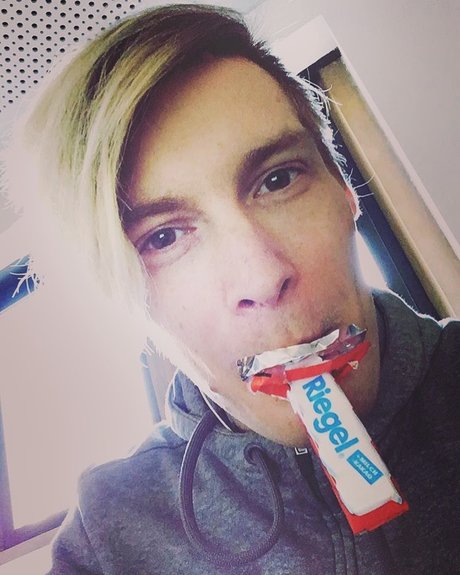 Oliver Scholz model perfect img