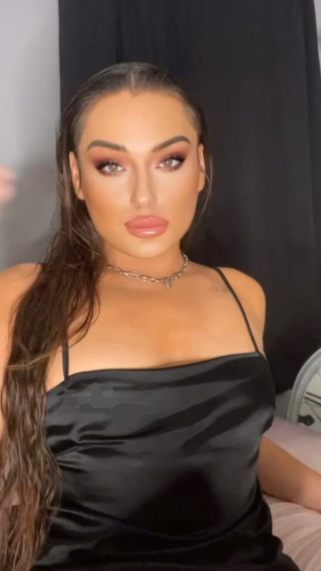 BAD TRANS HO_ model perfect photo