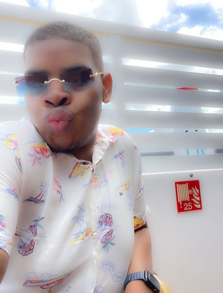 DeepThroatRell star exclusive images