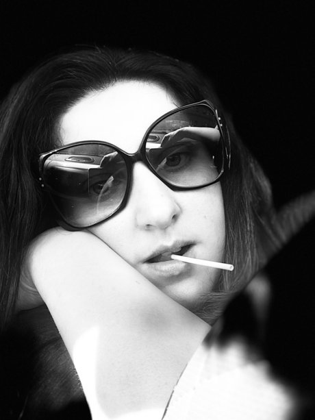 Red Queen model nude image