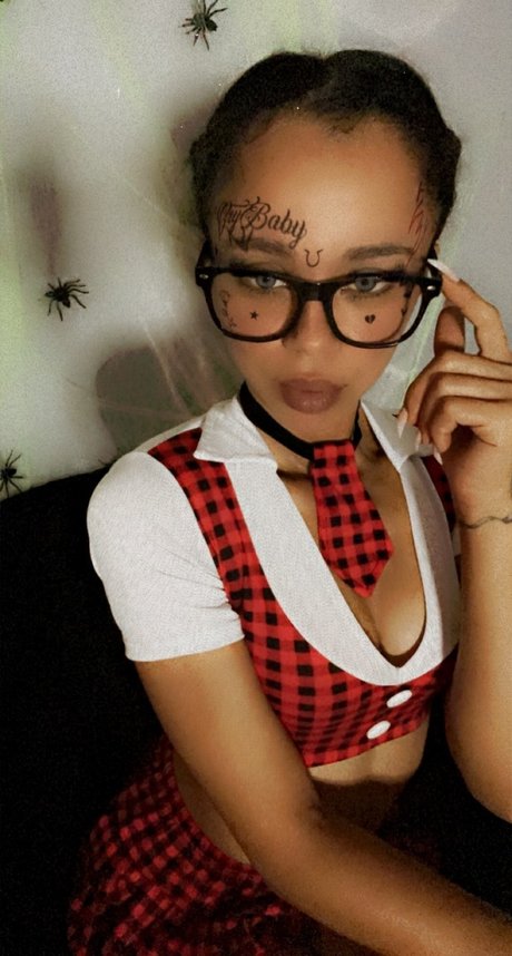 Maria Gonzalez art model picture