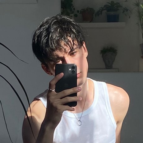 Quatre Vingt naked star gallery