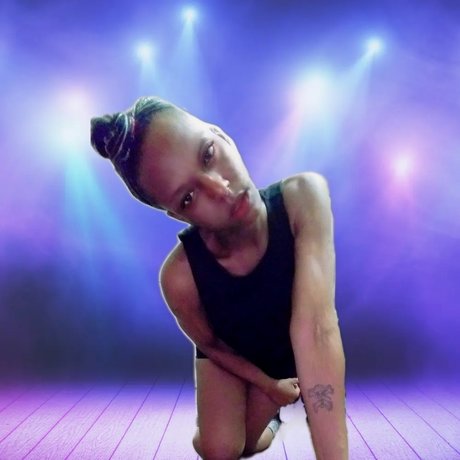 Qu33n Mandy perfect pornstar galleries