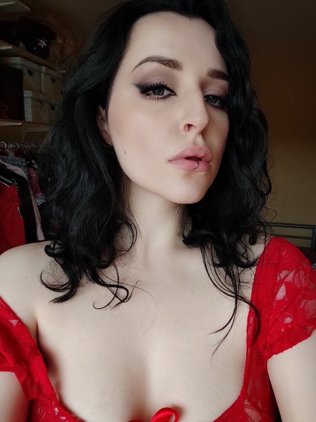 _Quinn Linden_ star naked archive