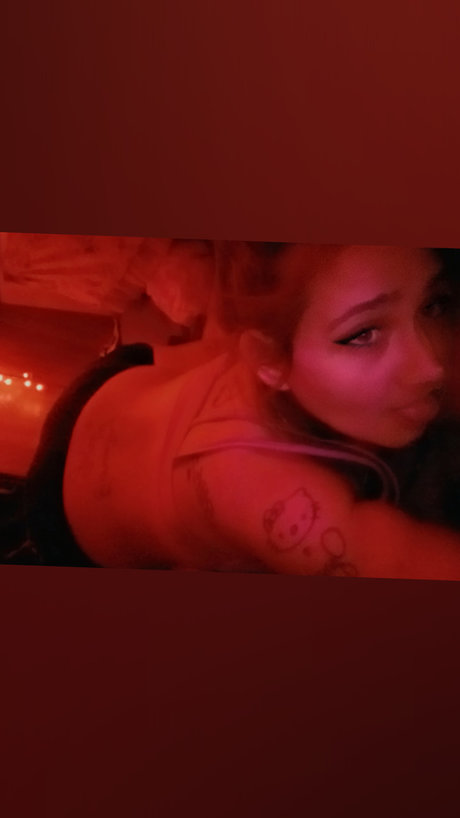 JuIcYTiTs34 model xxx pics