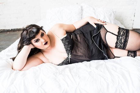 Eliza Von Trapp pornstar naked archive