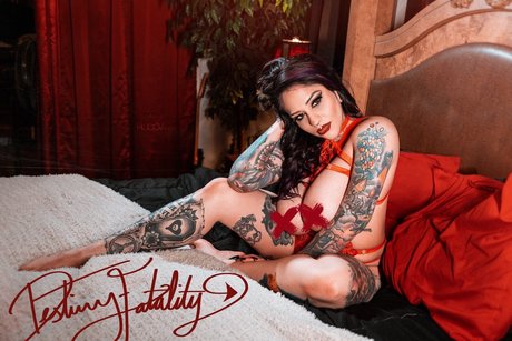 DesTinyfatality sex model pic