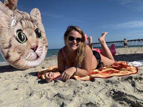 ToriiiiMo_ model art galleries