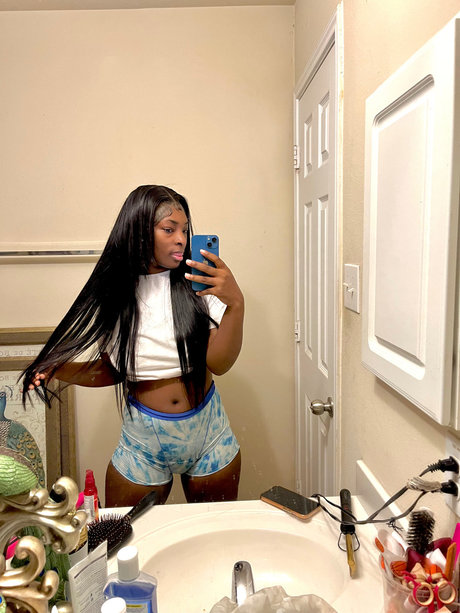 Sextin with Shaye the tiger profile pic