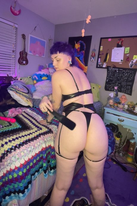 bug_ erotic actress pictures