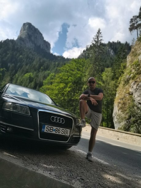 R zvan model pretty pic