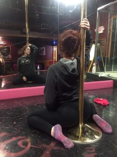 RedxX adult actress photo