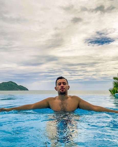 Rooi star naked pictures