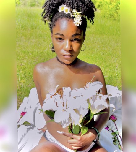 RiRi Cummings sexy star galleries