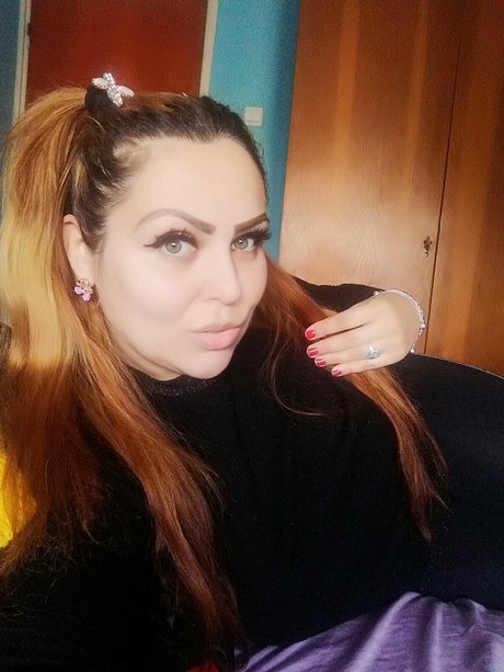 Rubyrose naked model pic